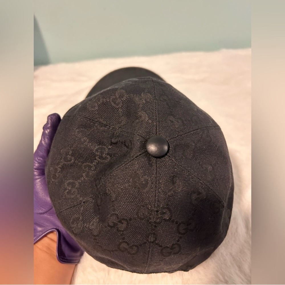 Gucci Black Monogram Cap with Red and Green Accents - Picture 7 of 10
